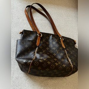 Louis Vuitton Totally MM / like new condition.